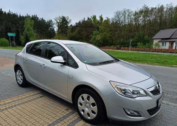 Opel Astra cena 28500 przebieg: 133000, rok produkcji 2010 z Połaniec małe 631